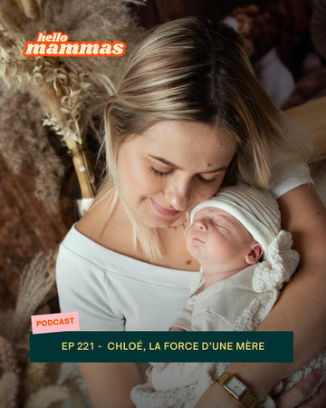 une maman handicapée et son bébé dans les bras